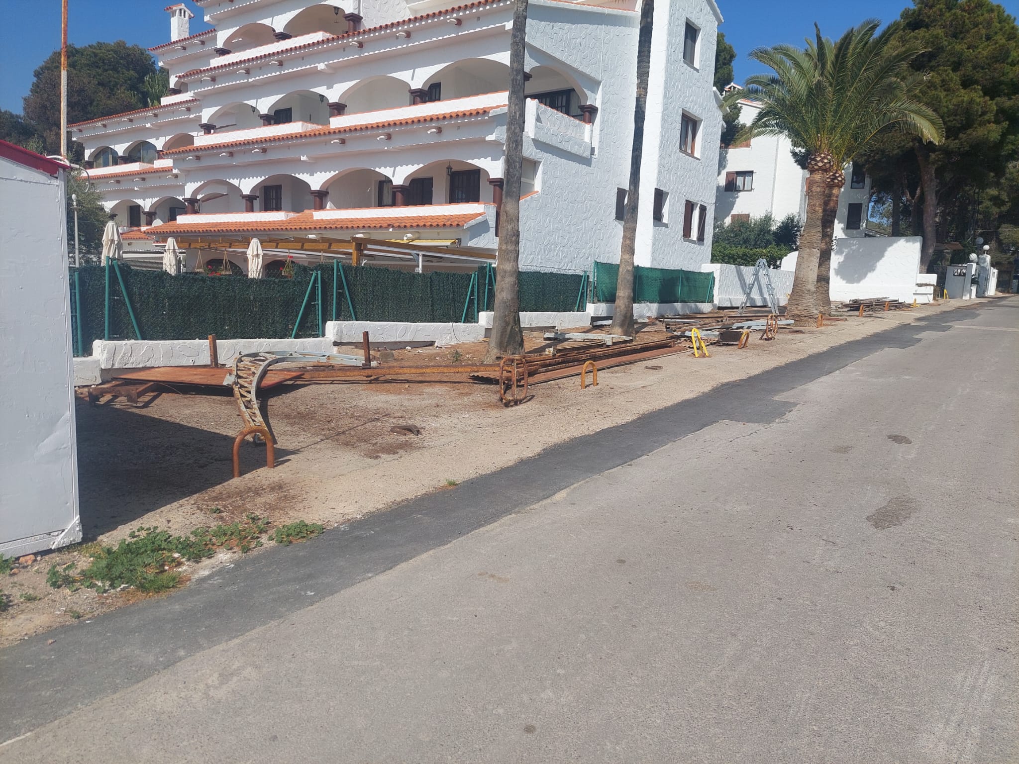 Cubierta metalica complejo mallorca playa de alcossebre despues 4