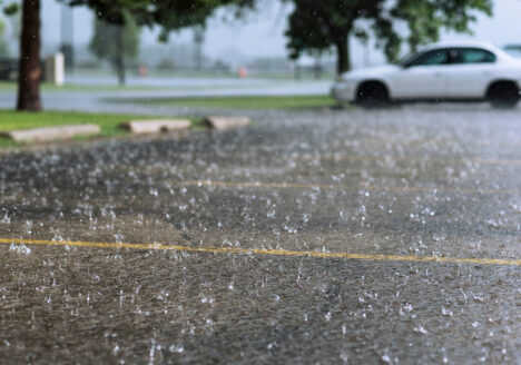 efectos negativos de la lluvia en el coche