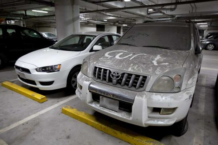 Cómo retirar coche abandonado del parking privado
