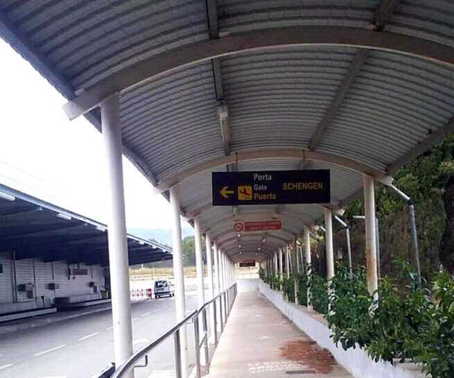 pasillo peatonal de reus - Marquesinas para Aeropuertos y Puertos