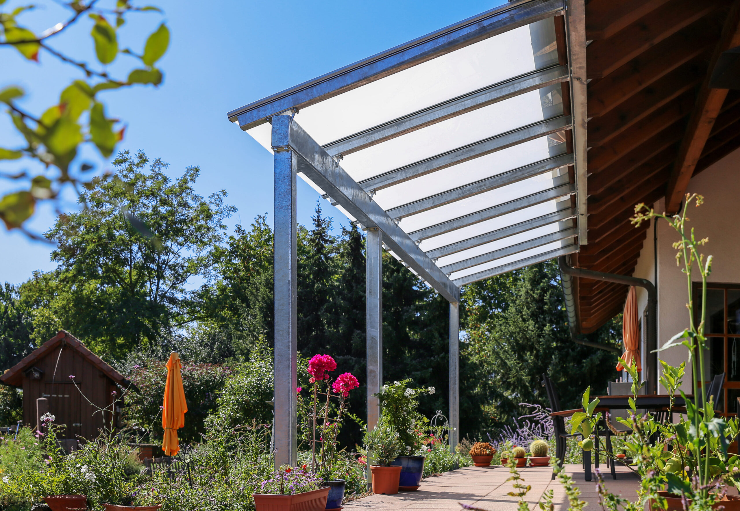 Disfruta de una pérgola de grandes dimensiones para tu jardín » Pergolas de  Aluminio