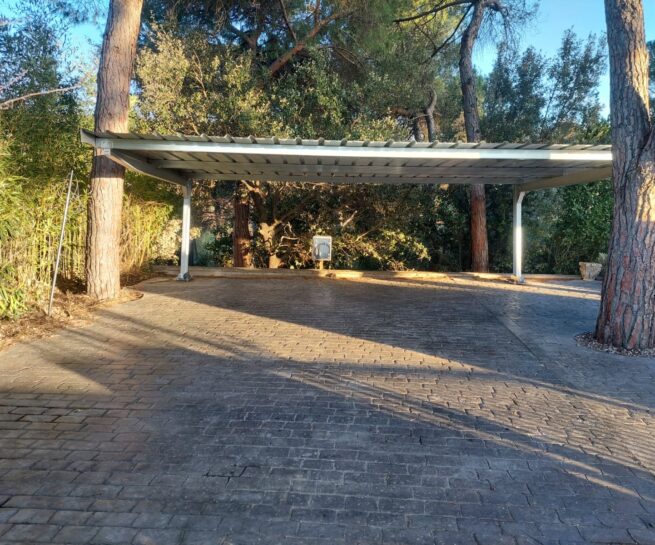 parking de tres coches