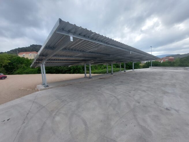 Parking solar para 14 coches
